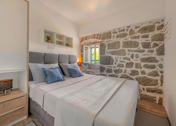 Ventus Blue - Stone House Near National Park&sea 度假居 塞利讷