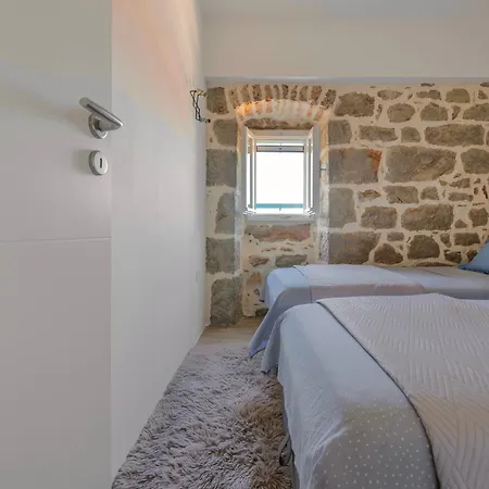 Vakantiehuis Ventus Blue - Stone House Near National Park&sea *